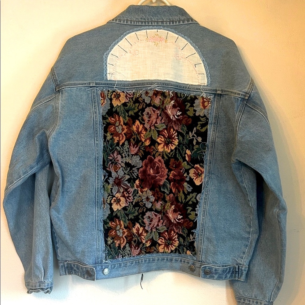 Upcycled vintage embroidery lace doily tapestry patched denim jean jacket - Picture 4 of 9
